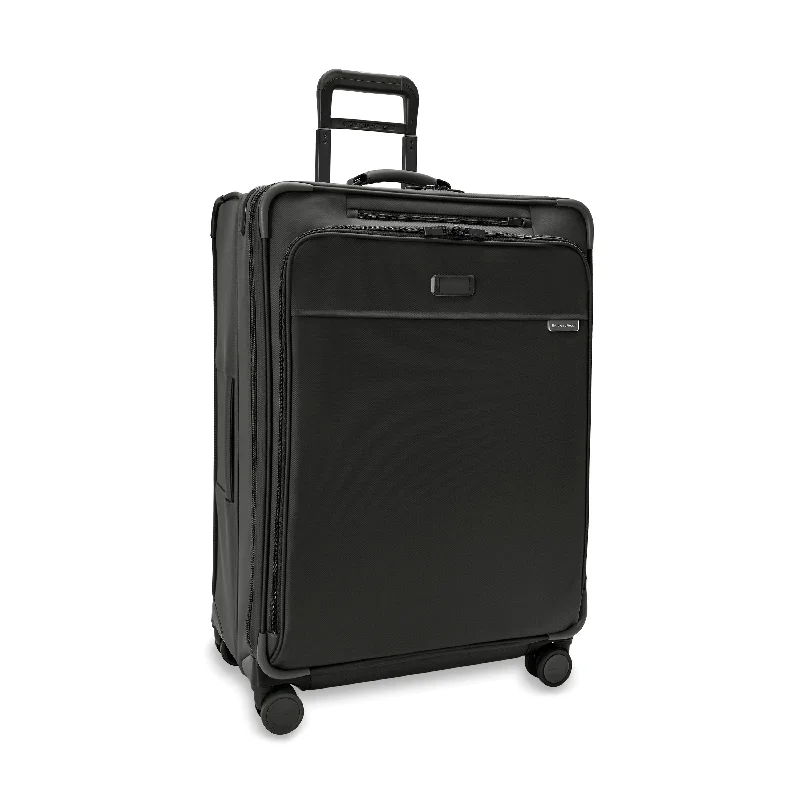 Travel suitcase for minimal travel-Baseline LARGE EXPANDABLE SPINNER