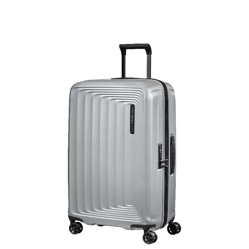 Suitcase for holiday vacations-Samsonite Nuon Spinner Medium